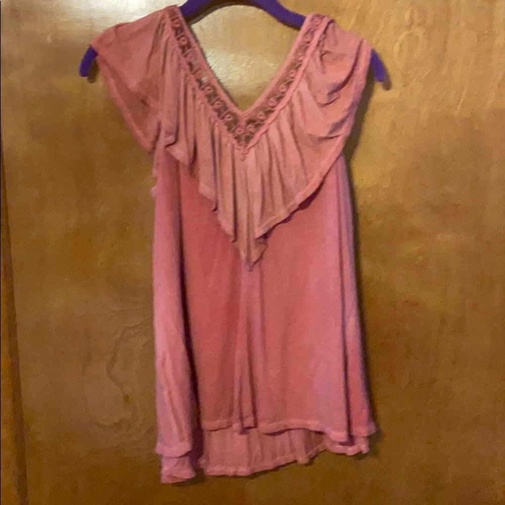 Sleeveless shirt